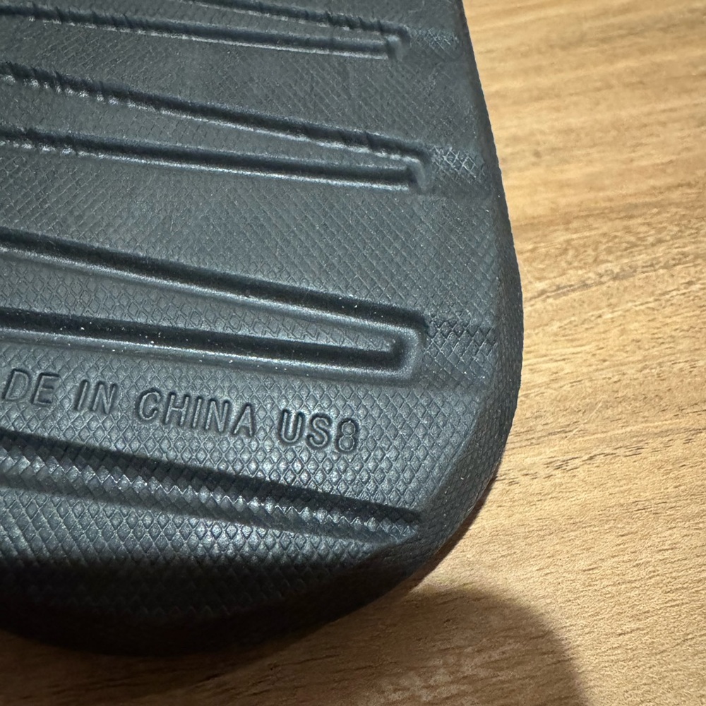 Like New - Women’s Black Puma Slides - Size 8 - Picture 6 of 7